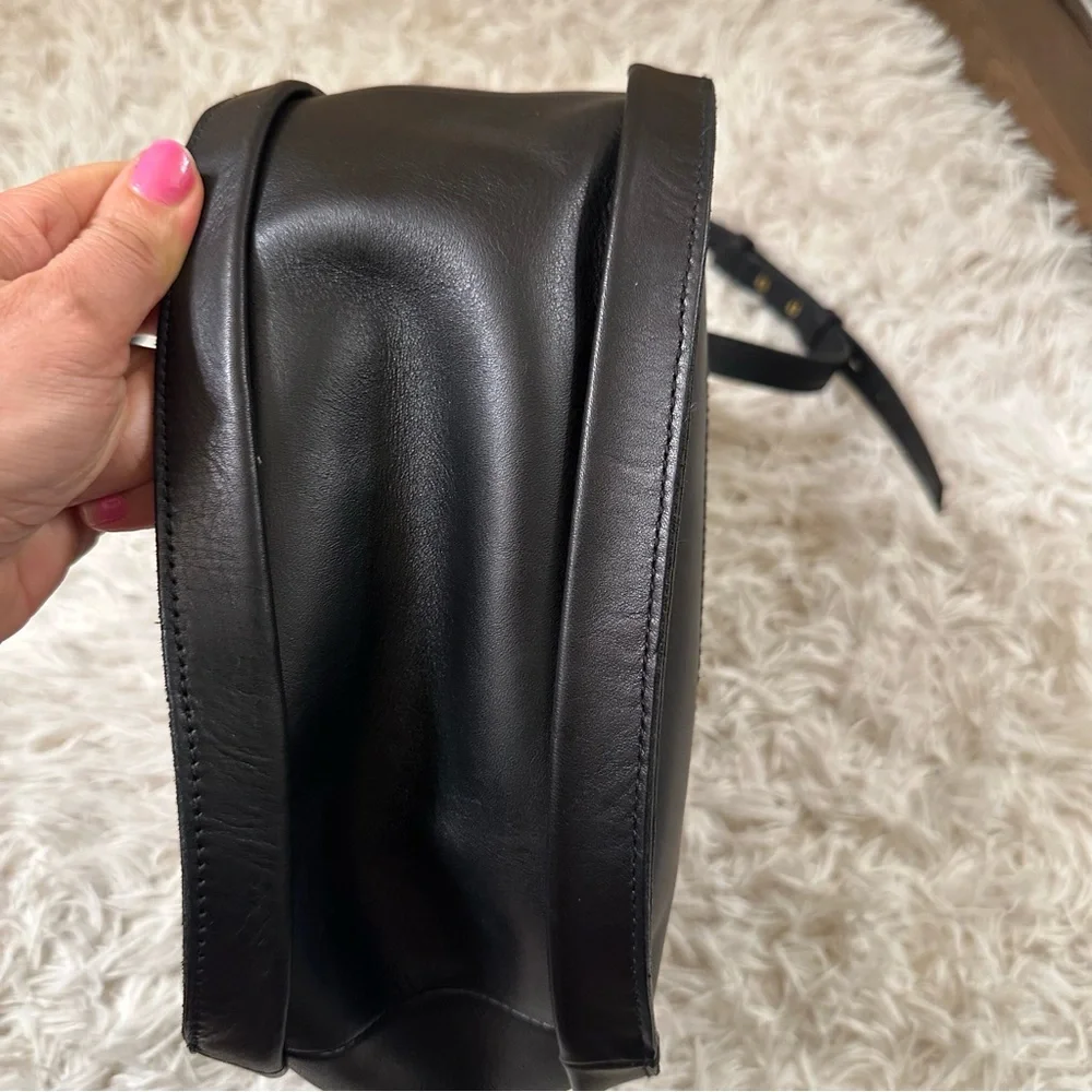 Madewelll The Sydney Shoulder Bag in black
